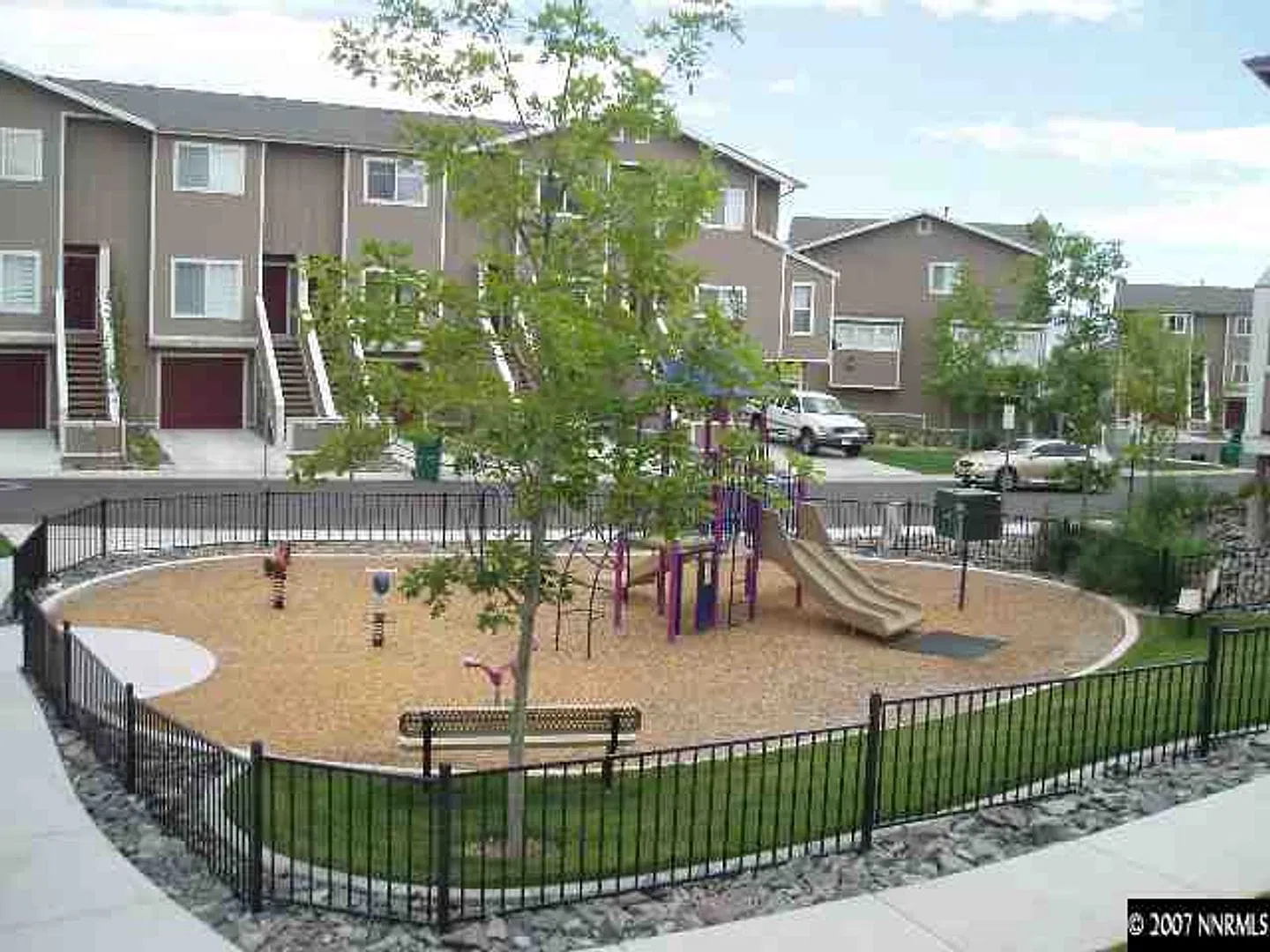 Tri Level Townhome in N. Reno beautiful mountain views! — Photo 3