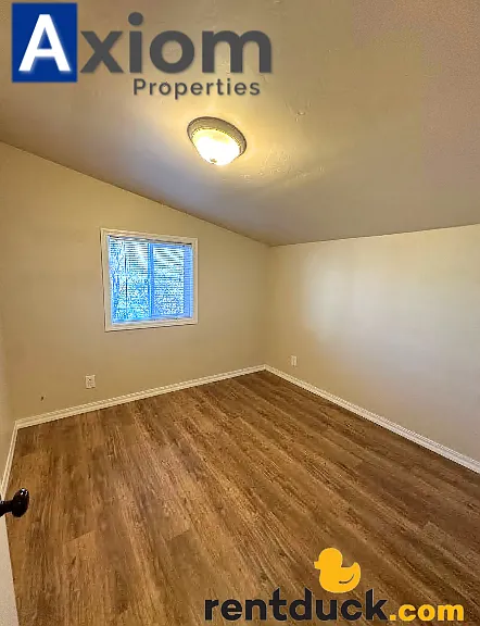 3 bedroom 1 bathroom home with large fenced yard! — Photo 17