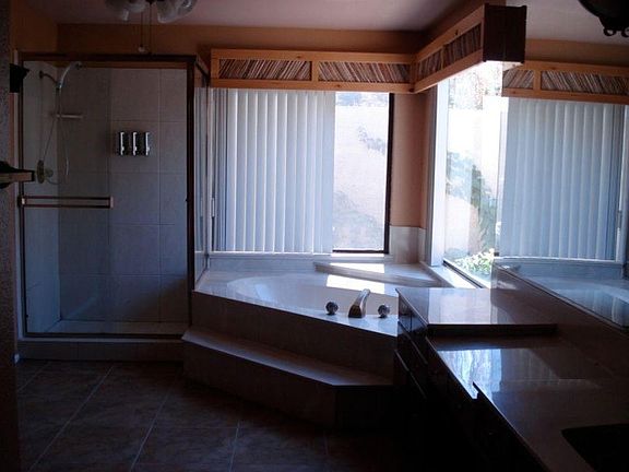 Master Bath (Lkg. E.)