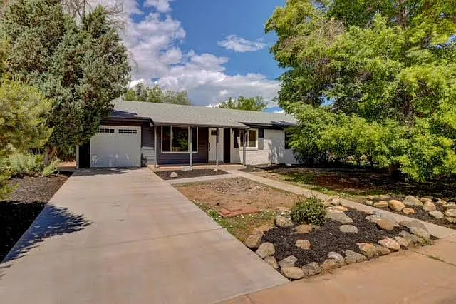 647 S Jasmine Way — Photo 1