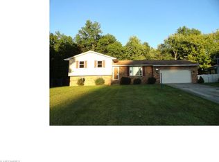 3697 Karen Dr, Mineral Ridge, OH 44440