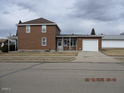 401 N 1st St, Linton, ND, 58552