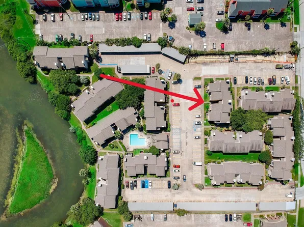 3220 69th St APT E3, Galveston, TX 77551