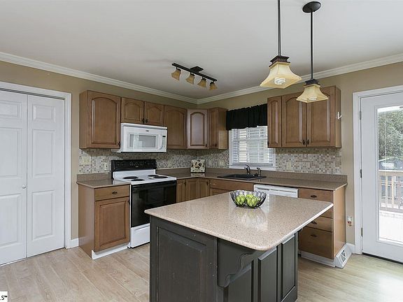 2nd image of 8 Maria Louisa Ln