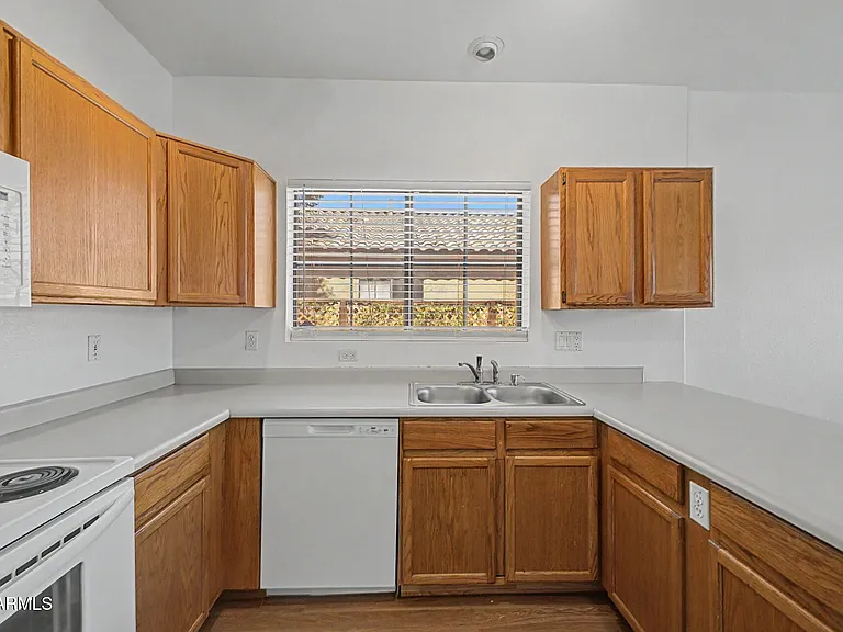 8868 W Laurel Ln — Photo 14