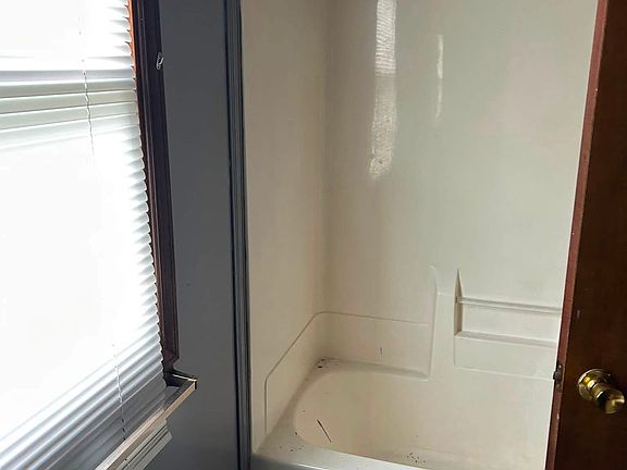 5th image of 660 E Van Buren Ave