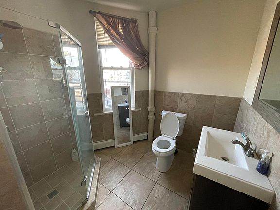 5th image of 1186 Bay St Floor 2