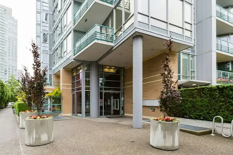 2 bed, 2.0 bath, 937 sqft, $4,100 — Photo 3