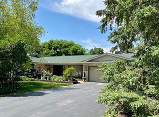 15940 Harrigan Dr, Brookfield, WI 53005