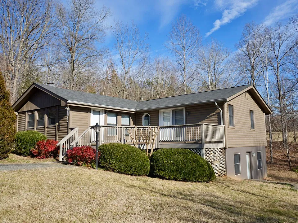 104 Windward Farm Rd