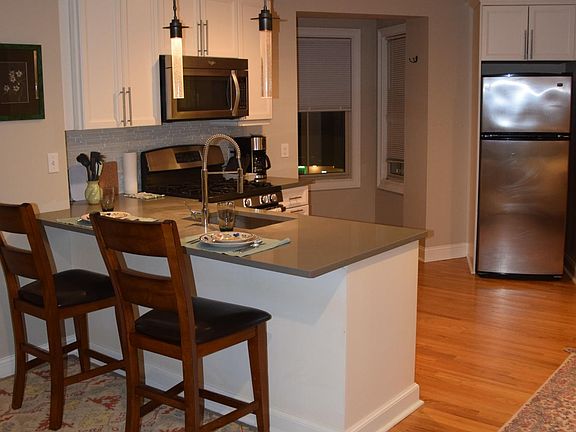 Kitchen view as you enter the apartment. There now is a desk at the window. You will see a photo with that desk.