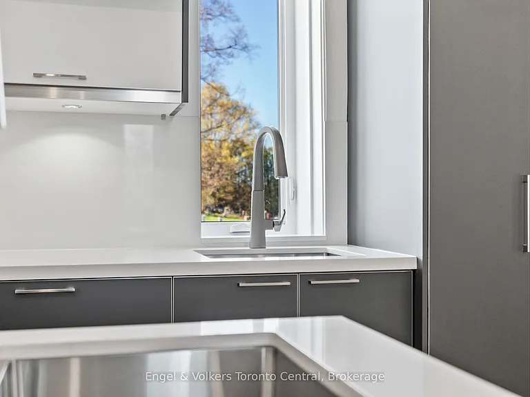 57 Crawford St — Photo 9