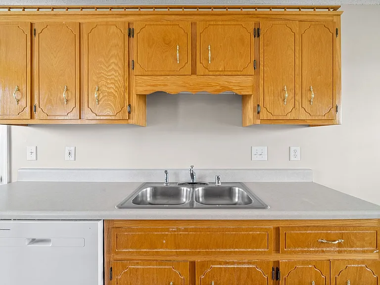 704 Shetland Dr — Photo 9