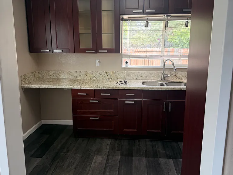 11203 Roswell Ave — Photo 10