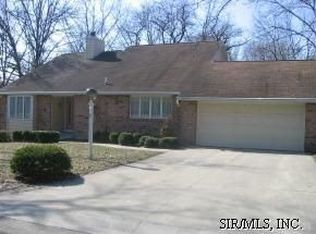 8 High Forest Dr, Belleville, IL
