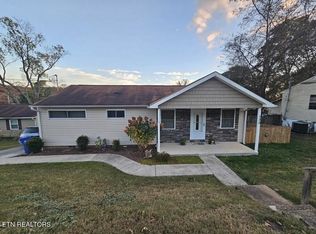 130 E Arrowwood Rd, Oak Ridge, TN 37830