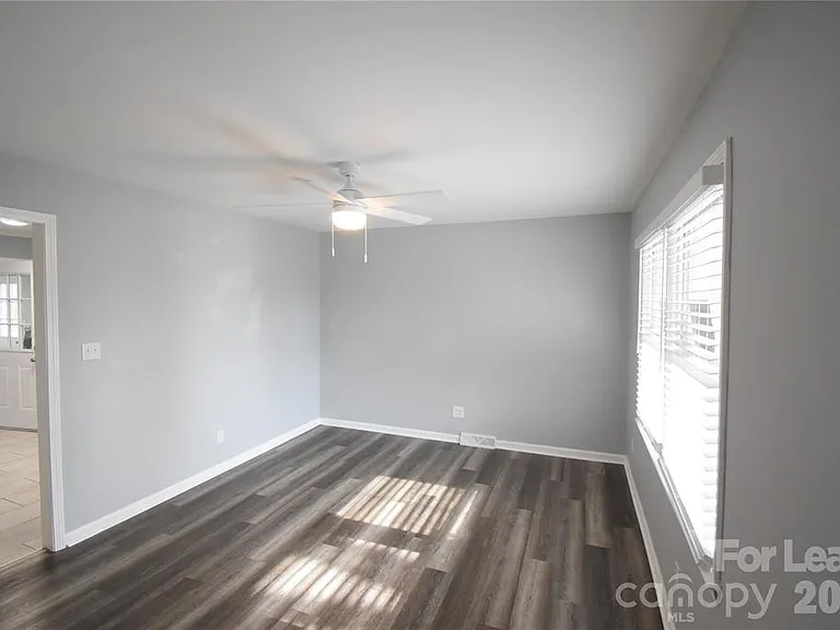 924 Edgegreen Dr — Photo 27