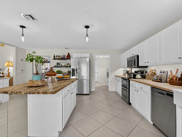 5758 NW Benbow Ct — Photo 9