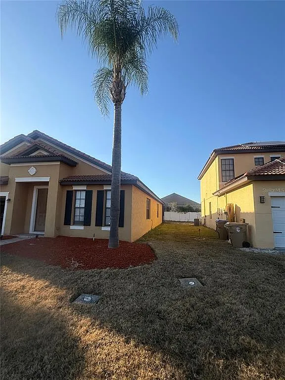 Building Photo - 3042 Camino Real Dr S