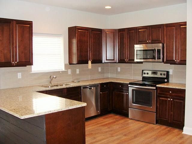 2nd image of 8425 Brookmoor Ln