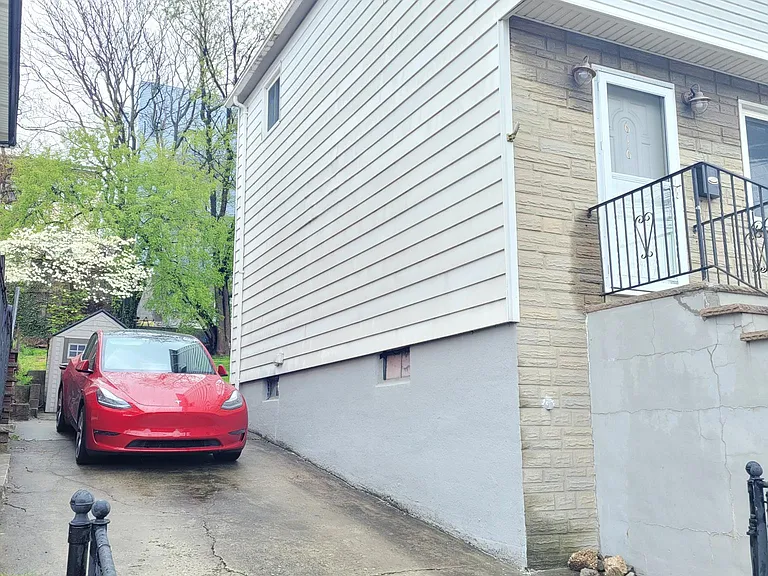 616 Liberty Ave — Photo 4