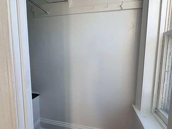 4th image of 729 W Princess St #2