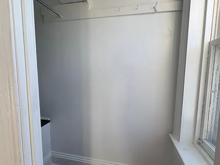 729 W Princess St #2 — Photo 4