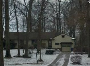 7614 McCreary Rd, Seven Hills, OH 44131