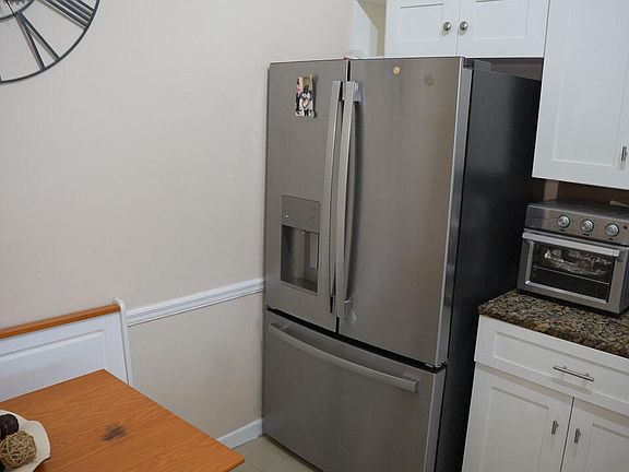 3rd image of 201 Maplewood Drive #201