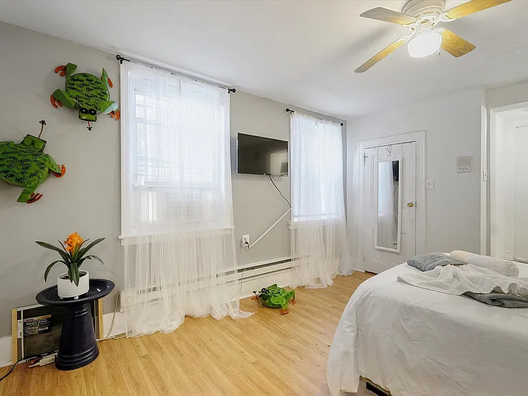 1131 Spruce St #1R — Photo 3