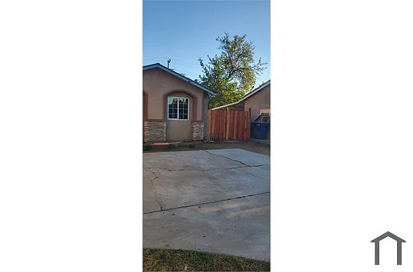 Building Photo - 4666 E Orleans Ave