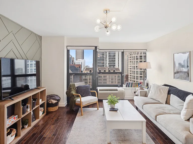 30 E Huron St #2808 — Photo 4