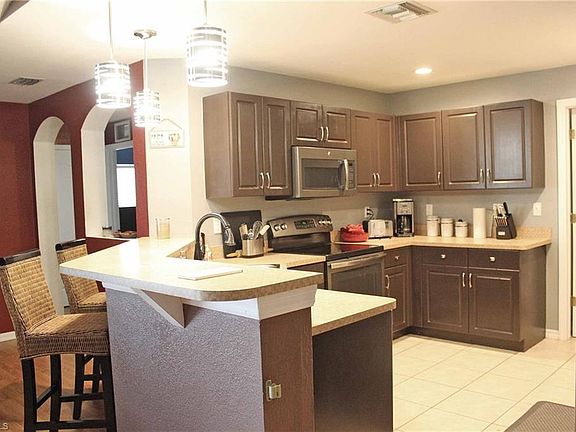 5th image of 4140 NE 15th Pl