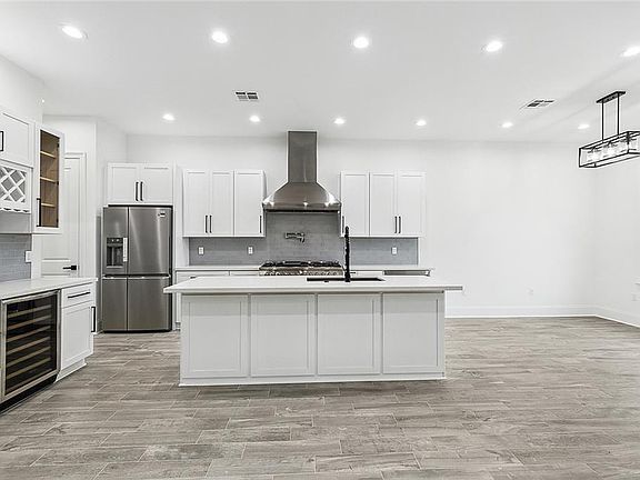 5th image of 182 Sugarpine Dr