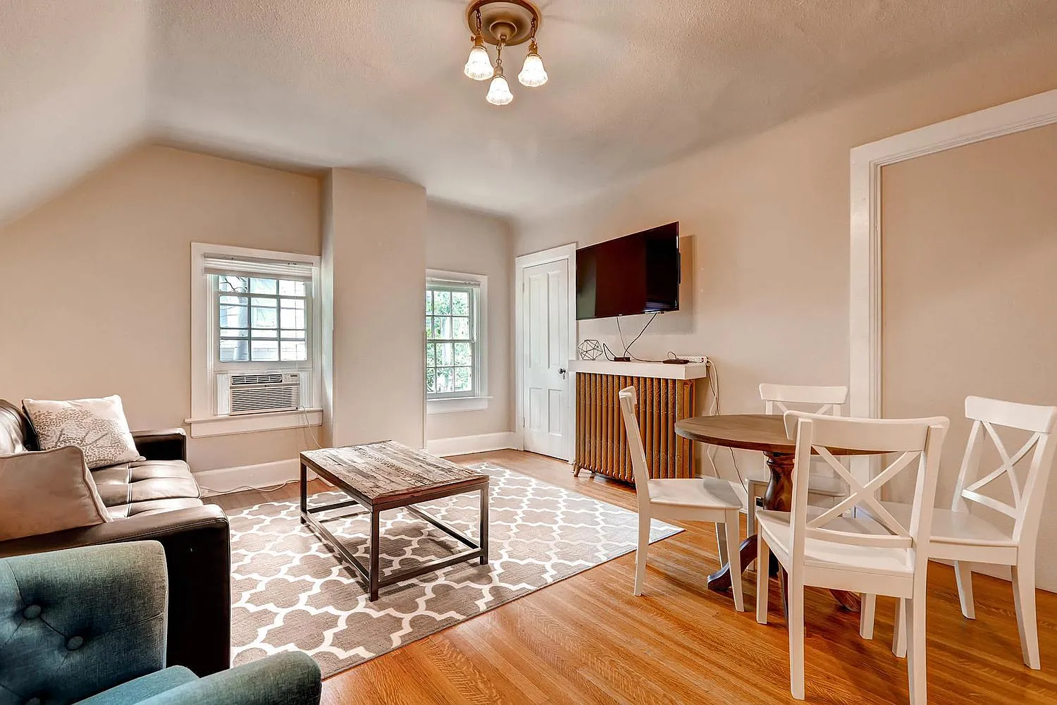 2 bed, 1100 sqft, $2,150 — Photo 1