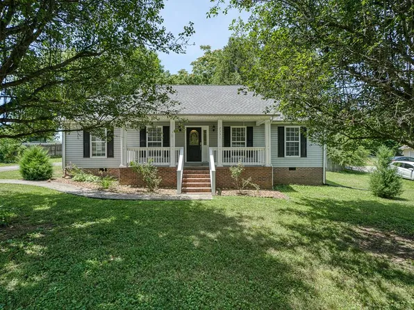 2331 Lake Pointe Dr, Cookeville, TN 38506