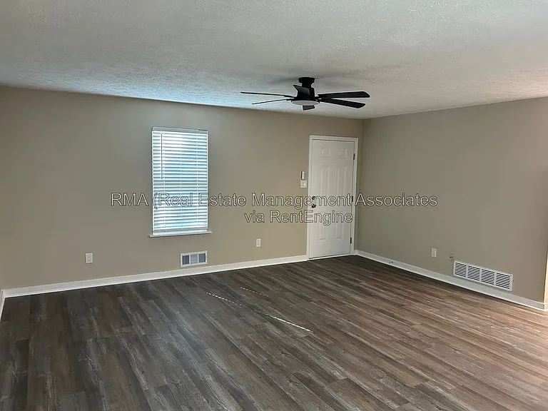 1240 Ellis Rd — Photo 4