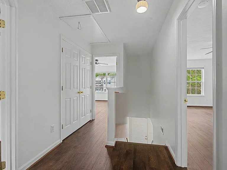304 Brittania Dr — Photo 8