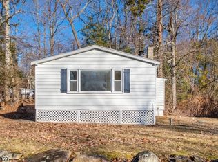 28 Risley Rd W, Hewitt, NJ 07421
