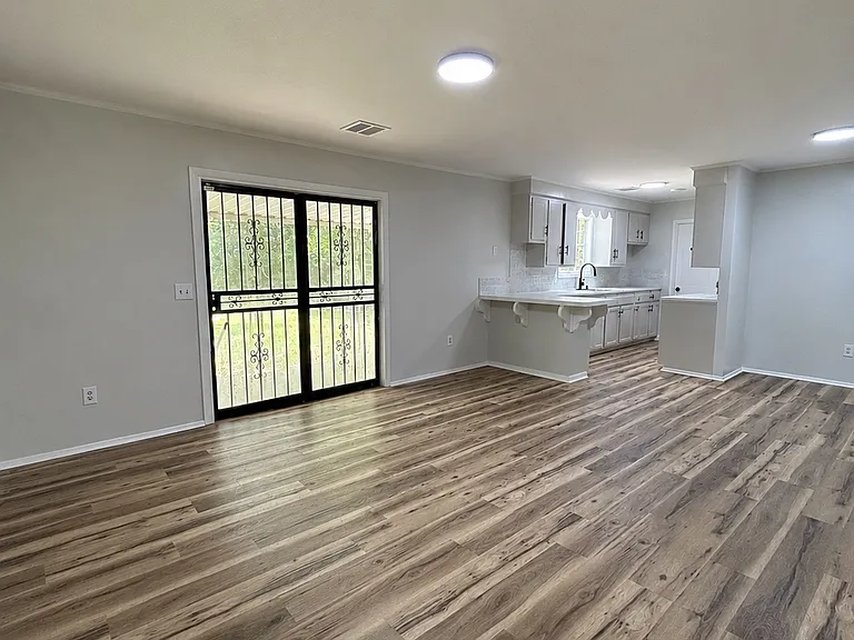 4953 Rosehaven Dr — Photo 2