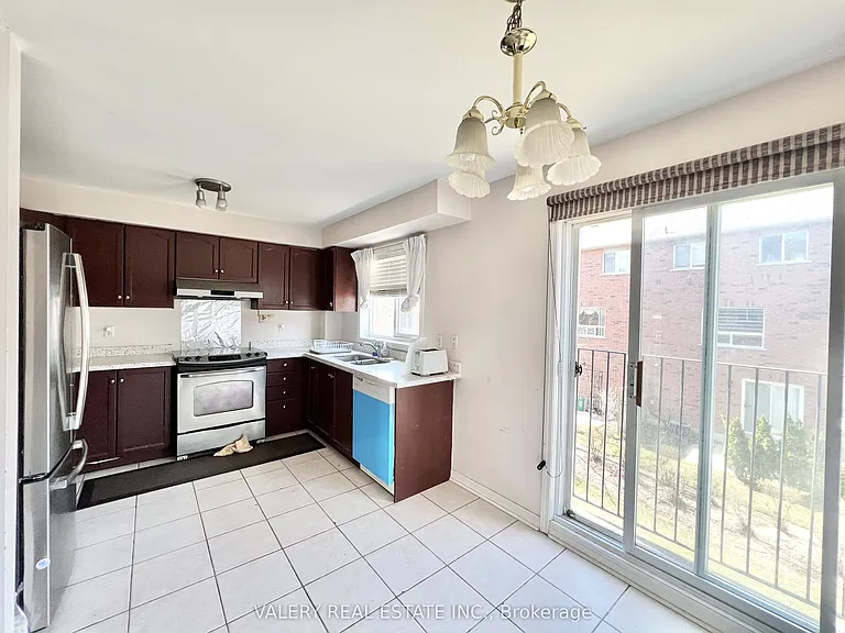 80 Acorn Pl #61 — Photo 2