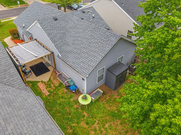 302 Northwind Dr — Photo 32