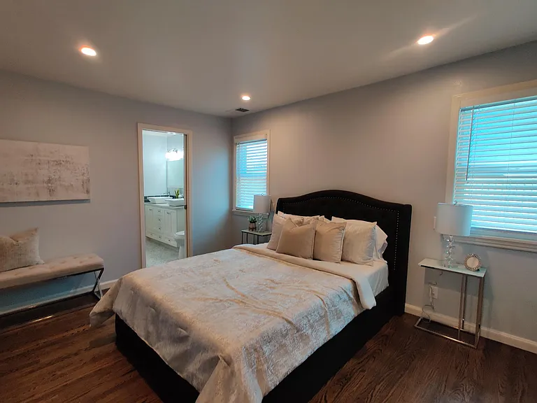 806 Carmel Ct — Photo 6