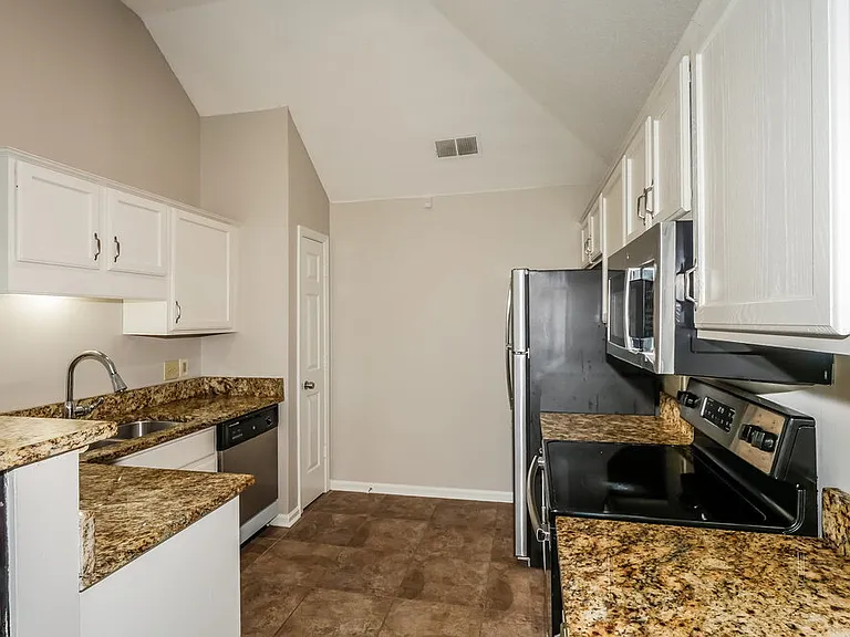 3840 Clarion Dr — Photo 7
