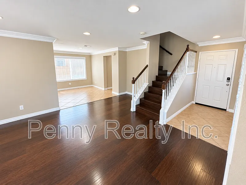 3 bed, 2.5 bath, 1630 sqft, $3,895 — Photo 4