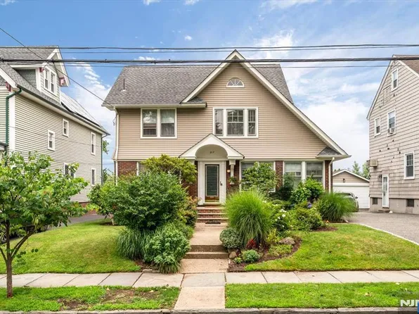 217 Mountain Way, Rutherford, NJ 07070