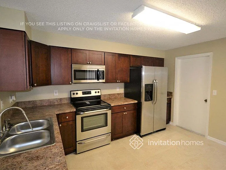 1136 Sorrento Dr — Photo 5