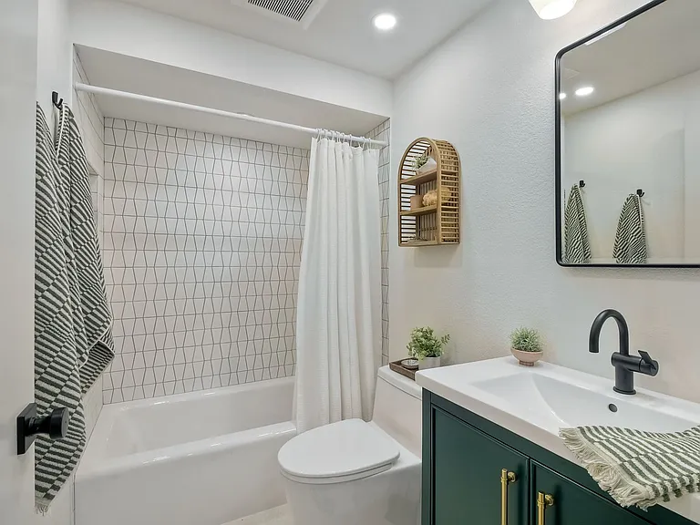 822 Caminito Rosa — Photo 16