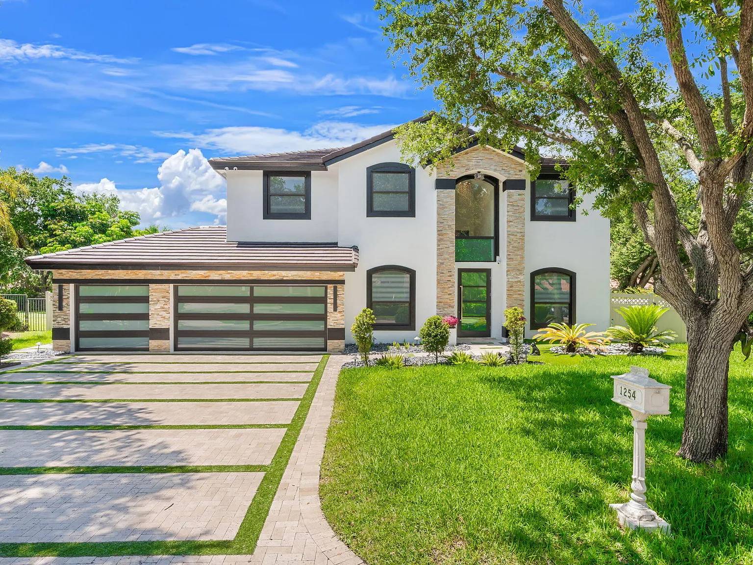 4 bed, 3.5 bath, 3314 sqft, $8,250 — Photo 3