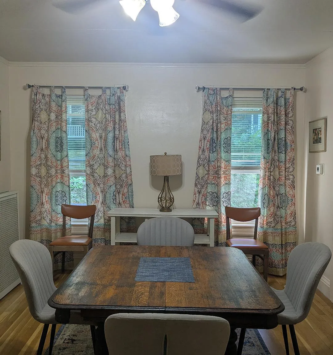 3 bed, 1.5 bath, 1900 sqft, $2,600 — Photo 2